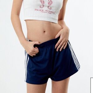 black and white athletic shorts 🖤🤍